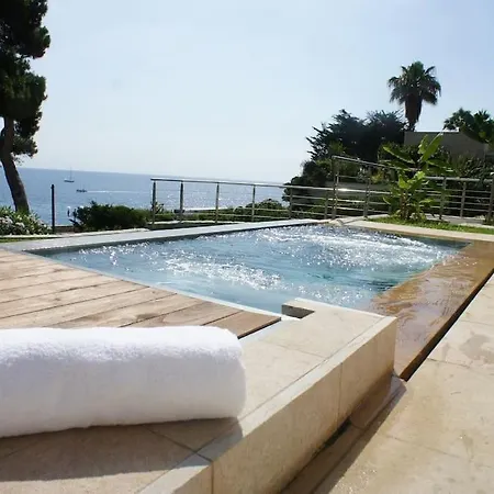 Ocean Breeze Villa *
